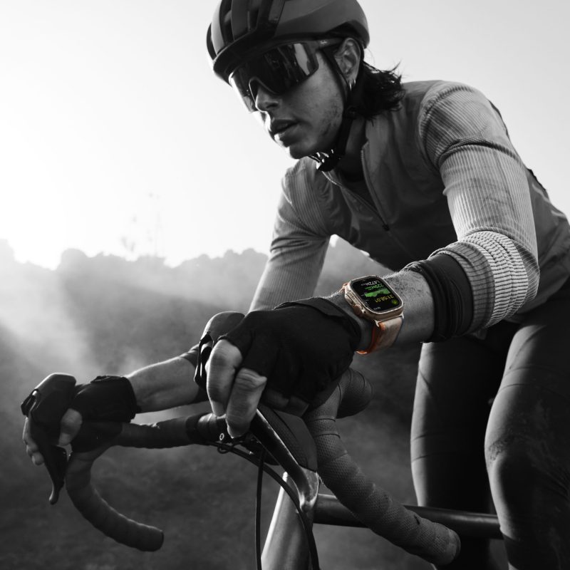 Apple Watch Ultra 2 Alpine Loop Titanium - Image 9